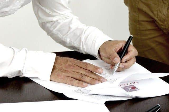 Cómo puedo cambiar las escrituras de una vivienda